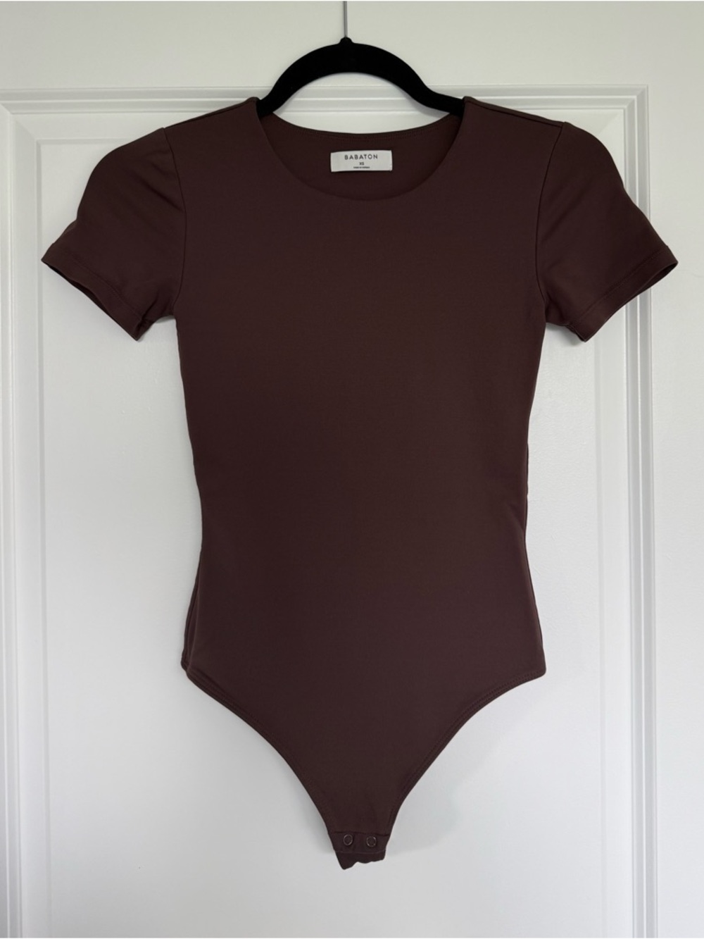 Aritzia Babaton Contour Short Sleeve Vivacity Bodysuit in Brown size XS - Picture 4 of 8